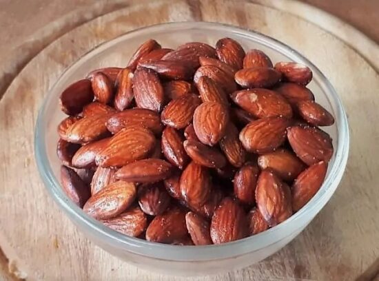 How to make roasted almonds with a kick.